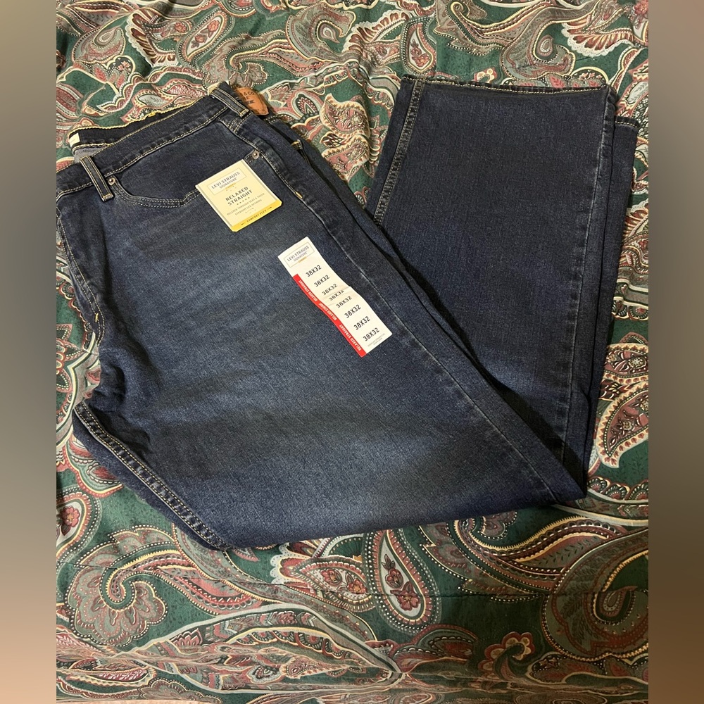 Levi's Dark Indigo Relaxed Fit Jeans
W38XL32 New!
